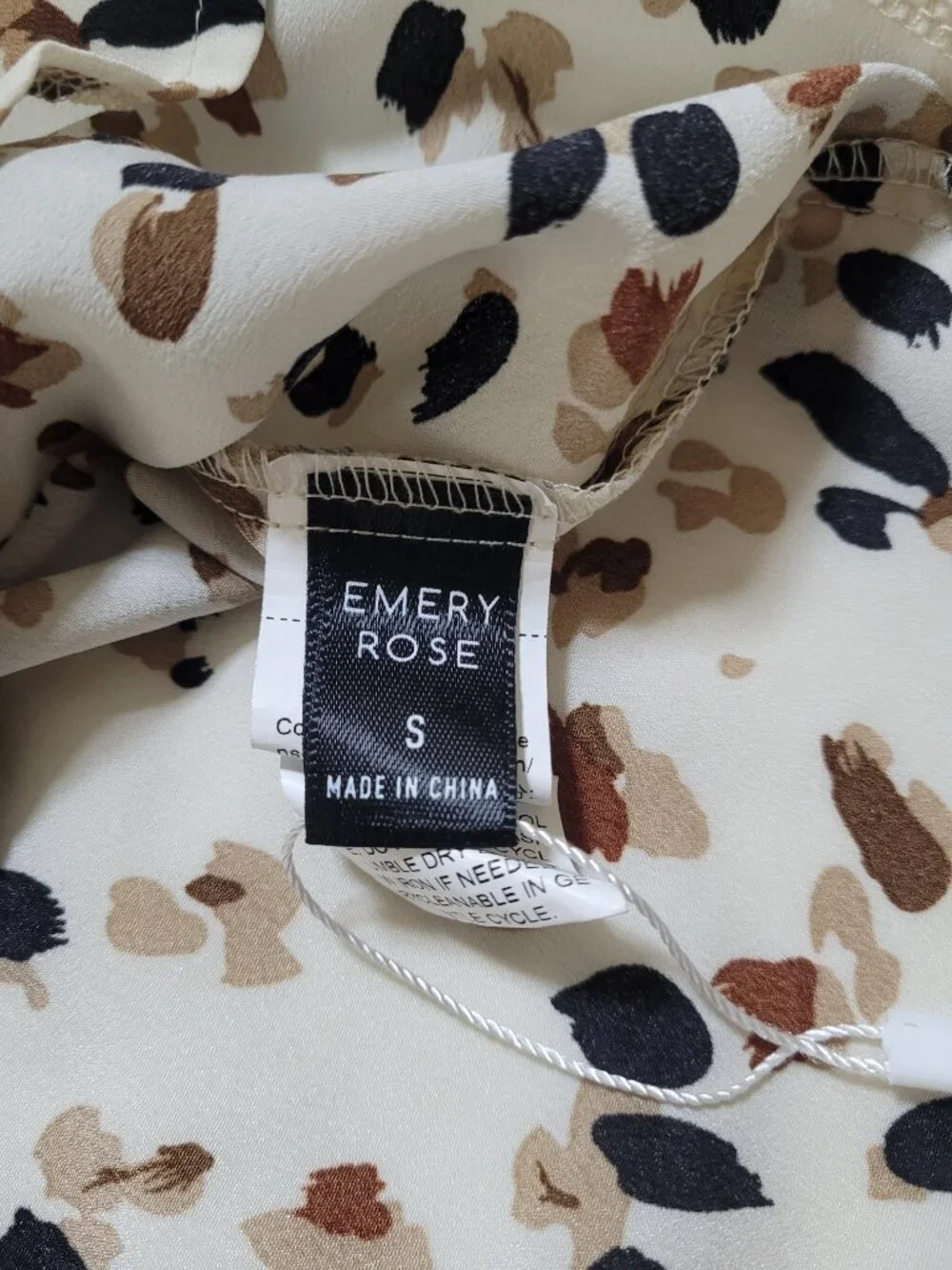 Emery Rose Allover Print Notched Neck Blouse Neutral Leopard Lantern Sleeve Top - Picture 8 of 9
